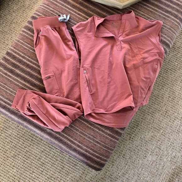 FIGS women's Mauve Rafaela™ Top - Picture 1 of 2